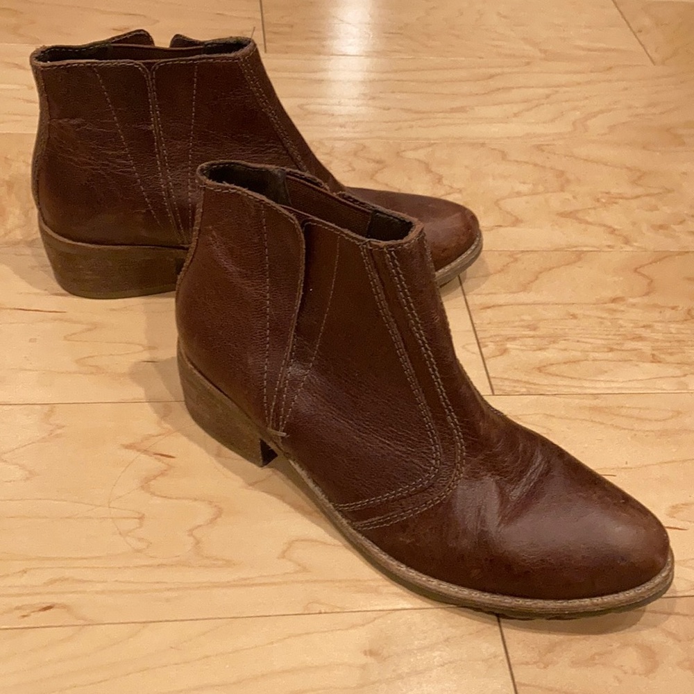 Matisse brown leather ankle booties